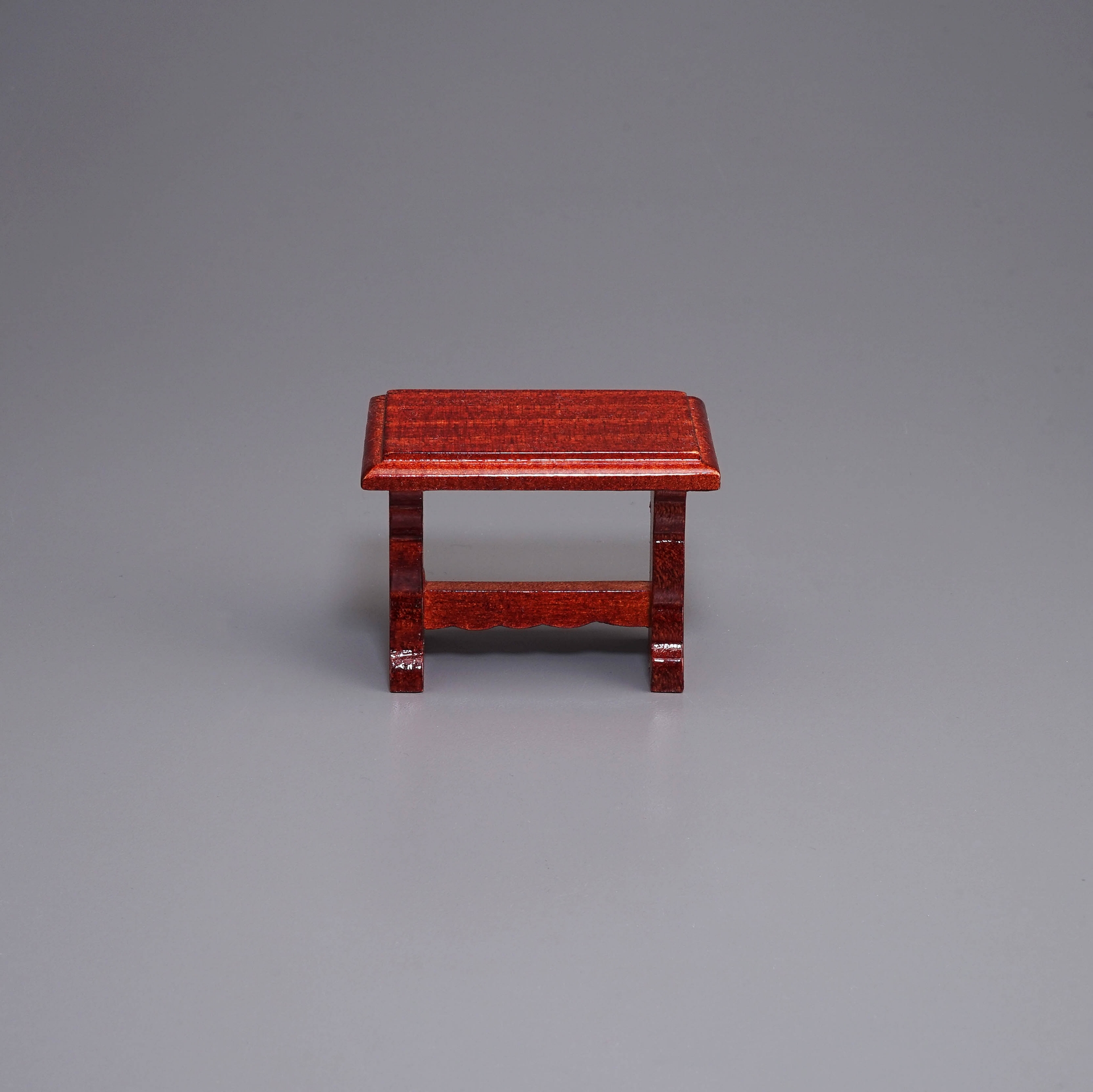 Reutter Miniaturen bijzettafel