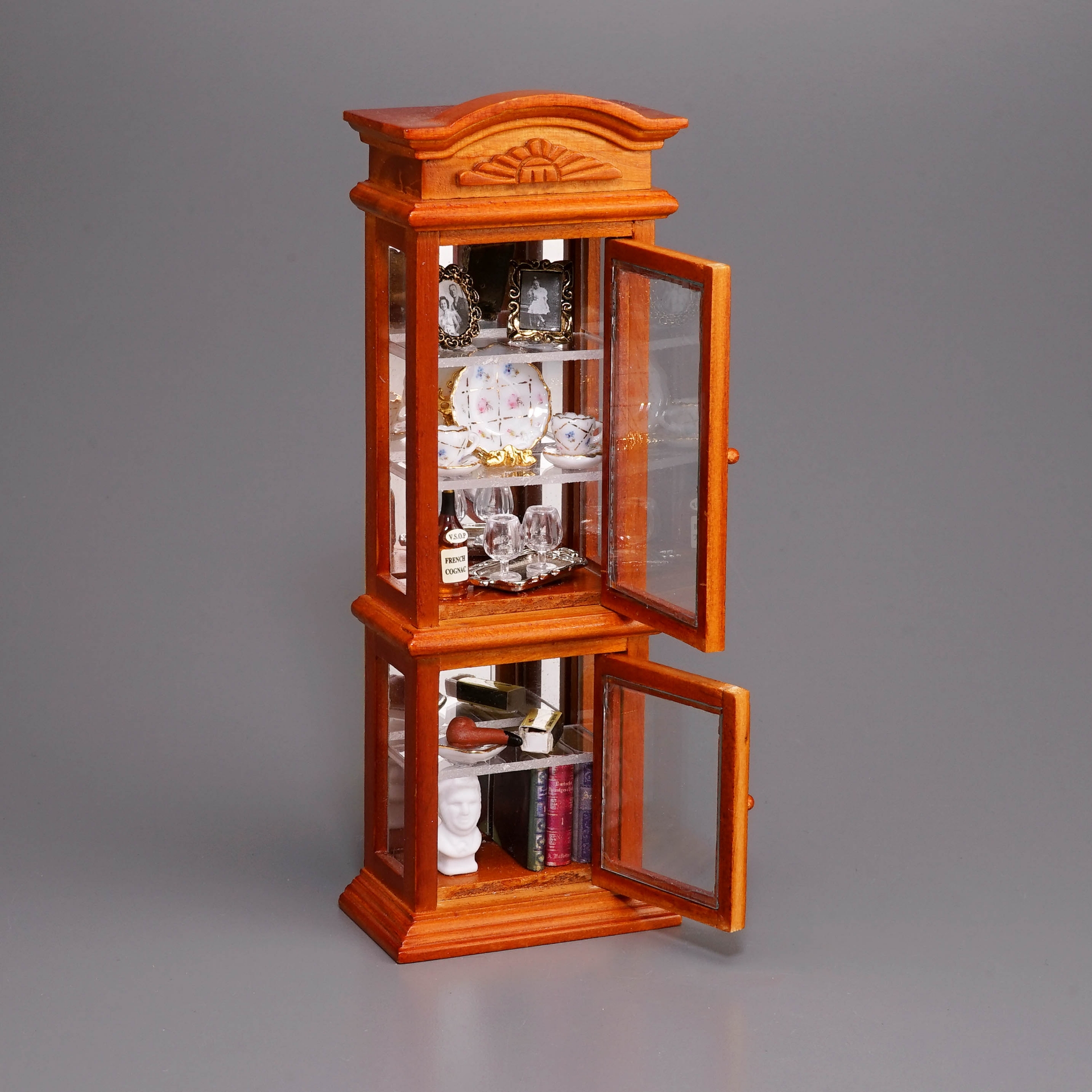 Reutter Miniaturen Vitrinekast eetkamer