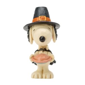 Mini Snoopy with pumpkin pie