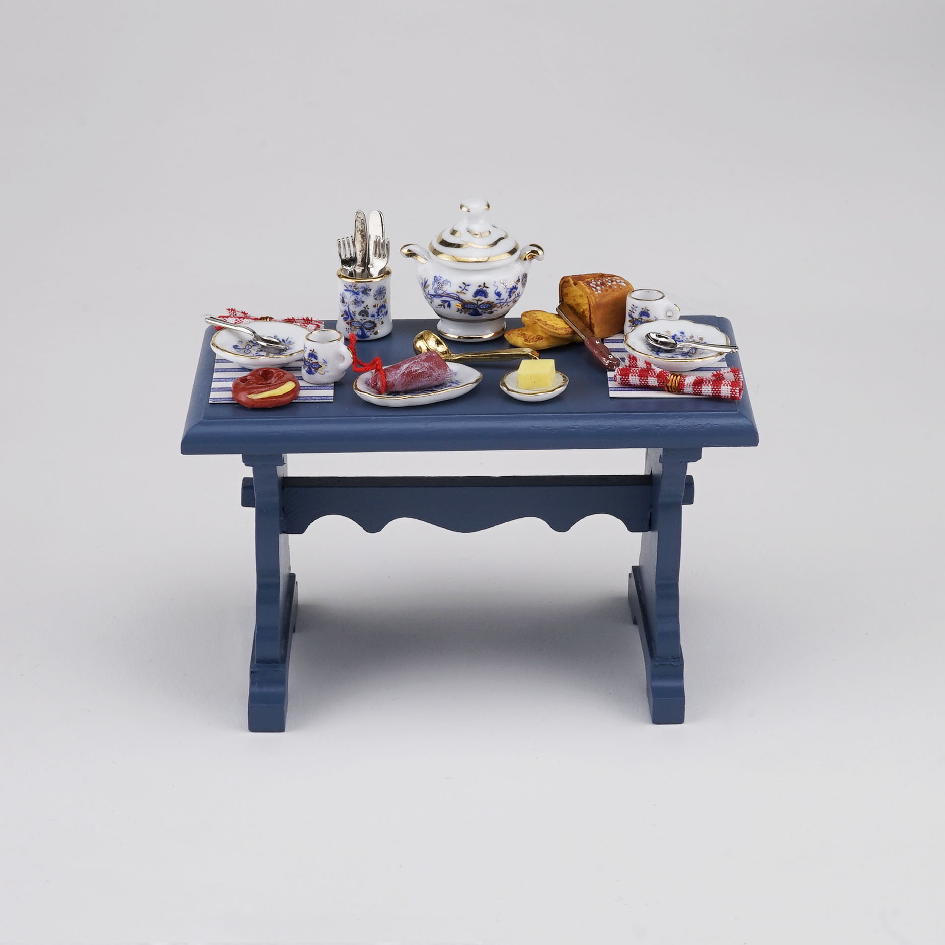 Reutter Miniaturen Keukentafel blauw gedecoreerd